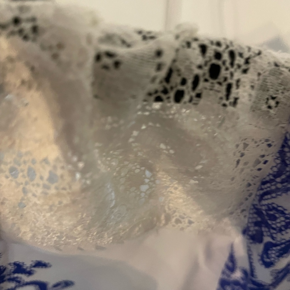 FIGUEROA & FLOWER XL Blue and White Boho Blouse with Relaxed Fit - Picture 6 of 9